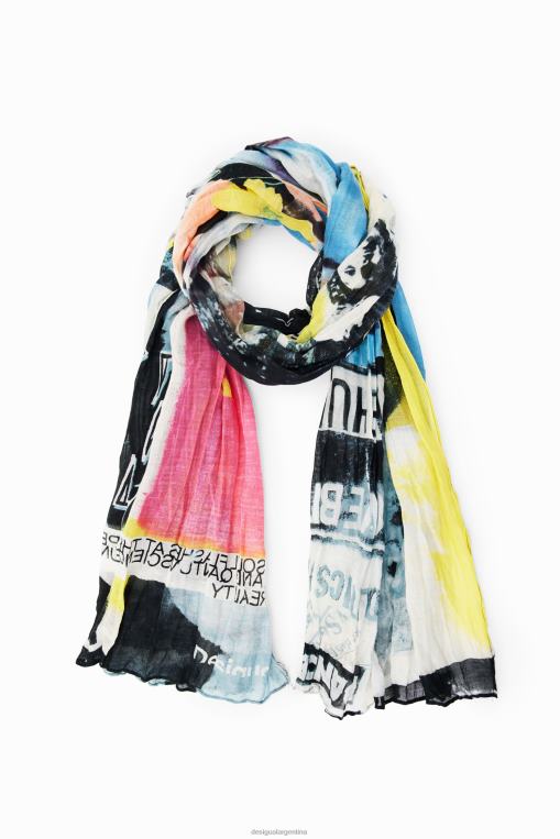 mujer accesorio 8H0V338 fular rectangular de periódico arrugado Desigual