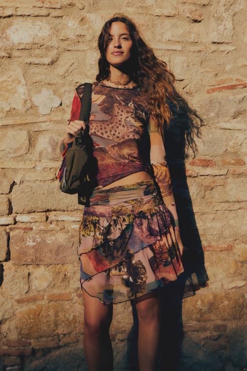 mujer ropa 8H0V109 camiseta fina con diseño de tapiz de tul Desigual