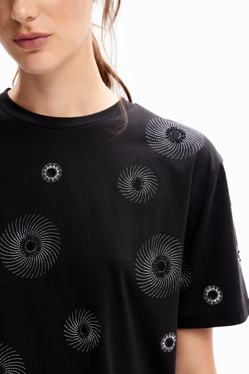 mujer ropa 8H0V99 camiseta oversize bordada Desigual